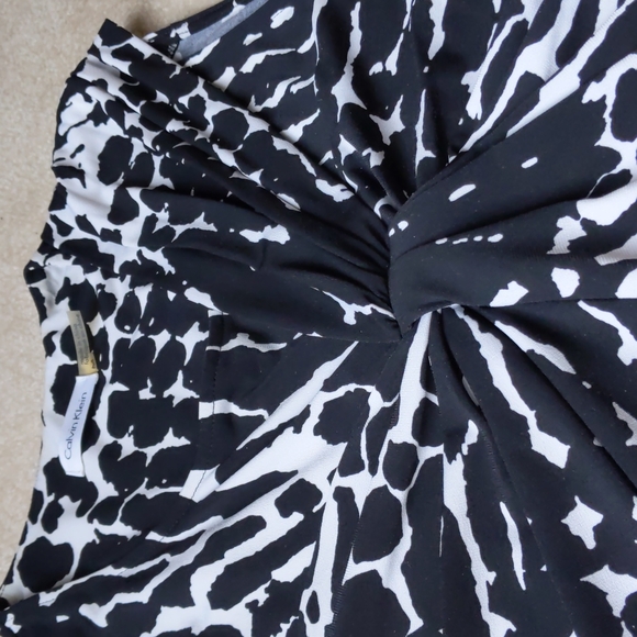 Calvin Klein Shell, M, Black and White, Sleeveless - Picture 3 of 5